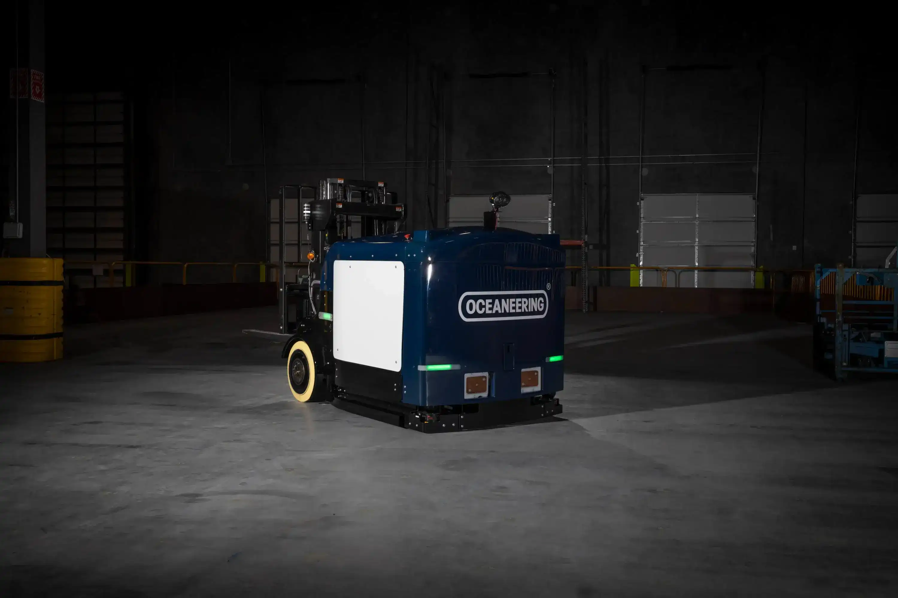 CB D 2000 MaxMover an autonomous counterbalance forklift operating inside a warehouse facility