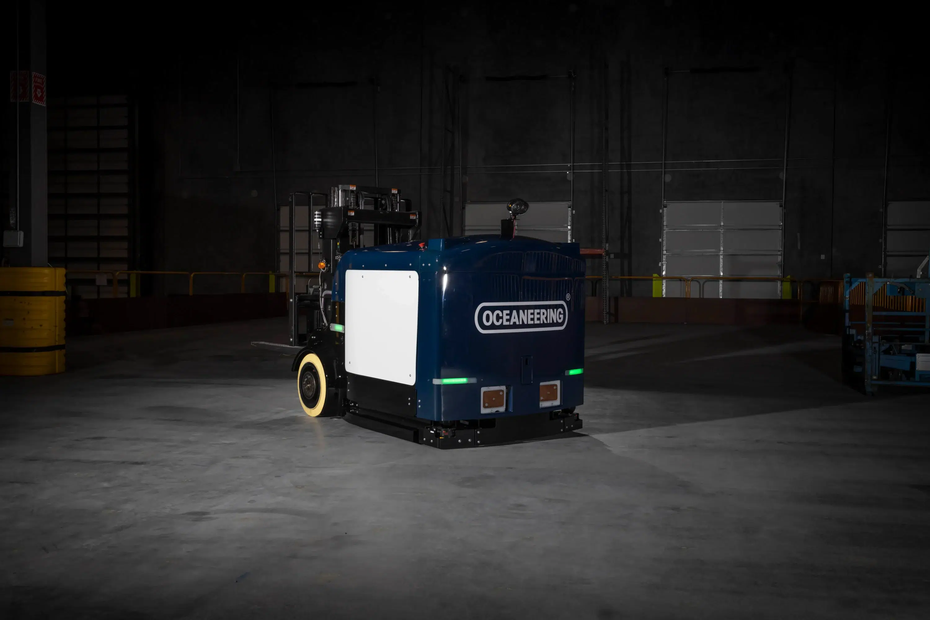 CB D 2000 MaxMover an autonomous counterbalance forklift operating inside a warehouse facility