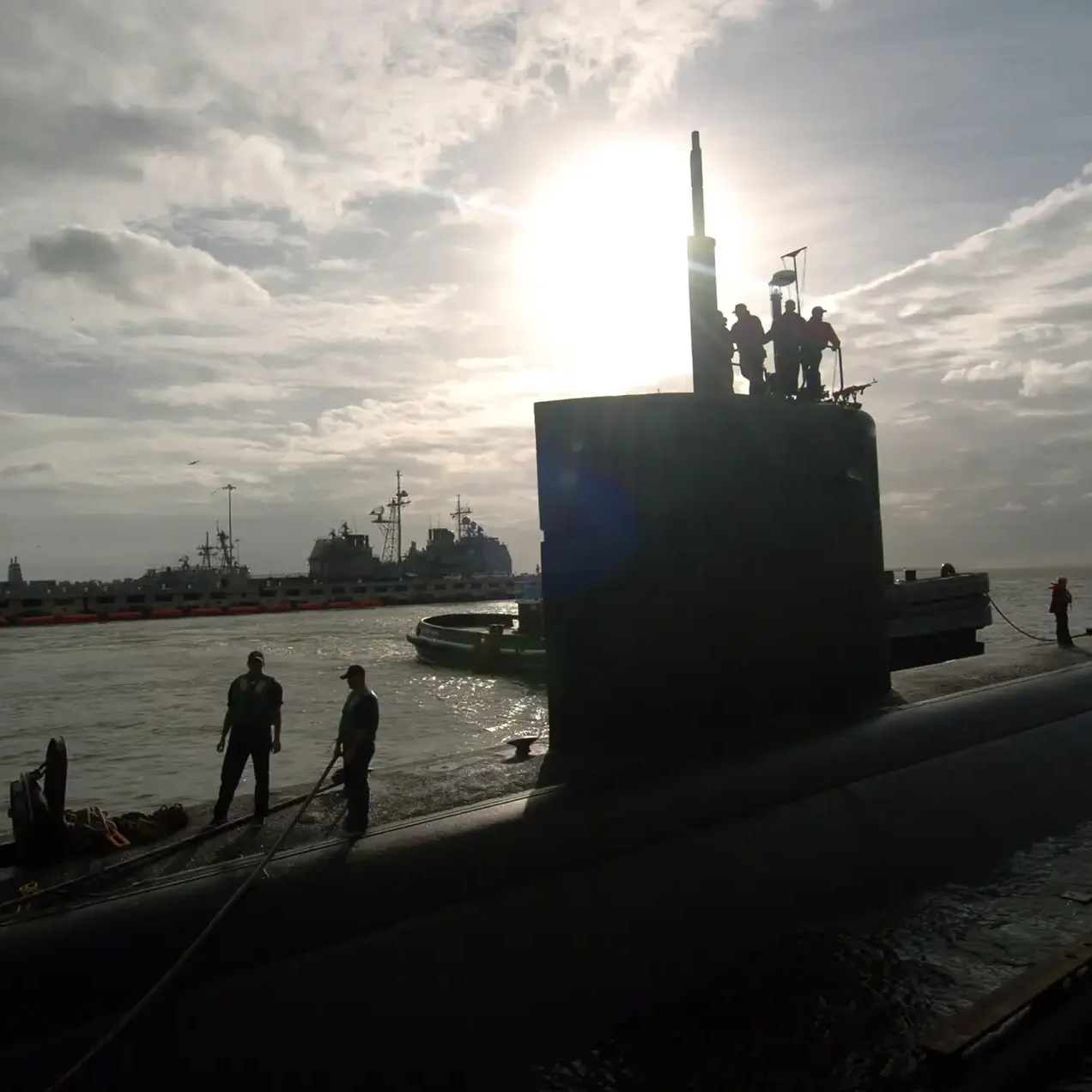 Sailors aboard the Los Angeles class attack submarine USS Charlotte SSN 766 moor the submarine after arriving at Naval Station Norfolk